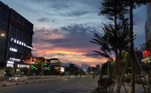 NG体育：小米靠什么跻身国产手机品牌？战略定位很重要！（一）