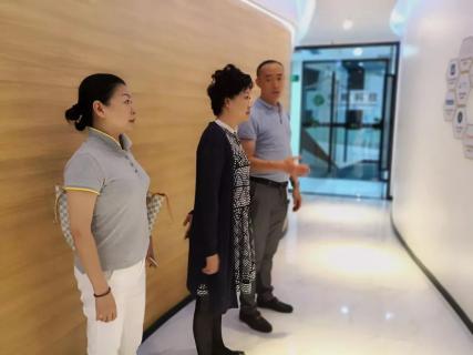 赣江南昌经开区领导受邀访问NG体育加速器，为优质项目落地南昌创造新机遇