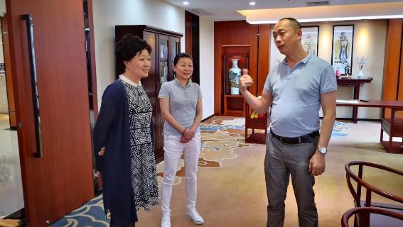 赣江南昌经开区领导受邀访问NG体育加速器，为优质项目落地南昌创造新机遇